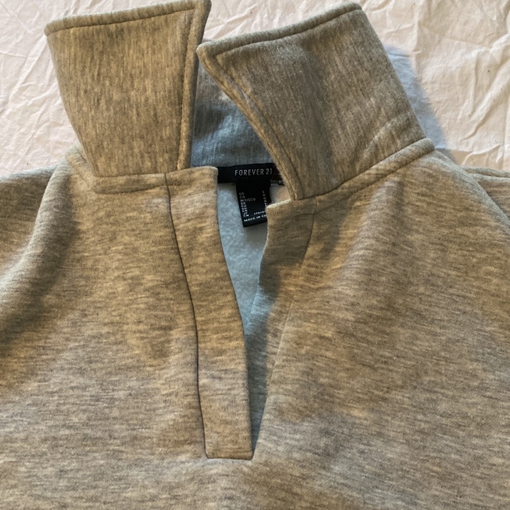 EUC Forever 21 crop hoodie with vneck collar size large - Picture 3 of 6